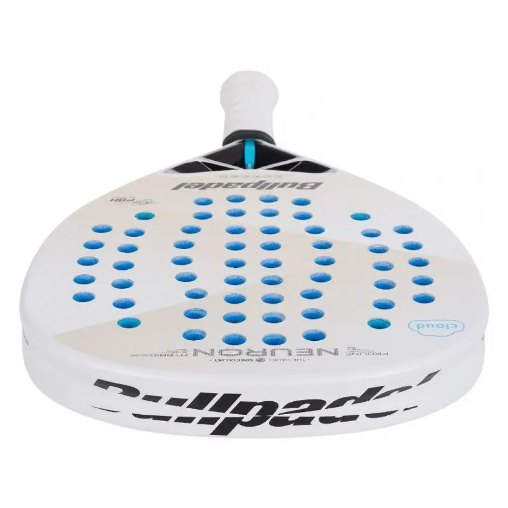 pala-bullpadel-chingotto-neuron-cloud-2025-1-es-3-1100x1100.webp